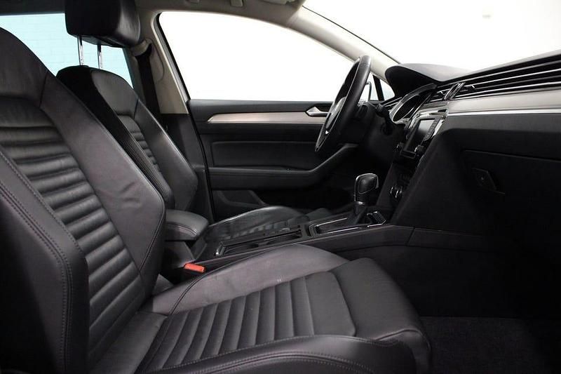 Begagnad VW Passat R-line 190 HK (139 kW) 2017 Vit Kombi