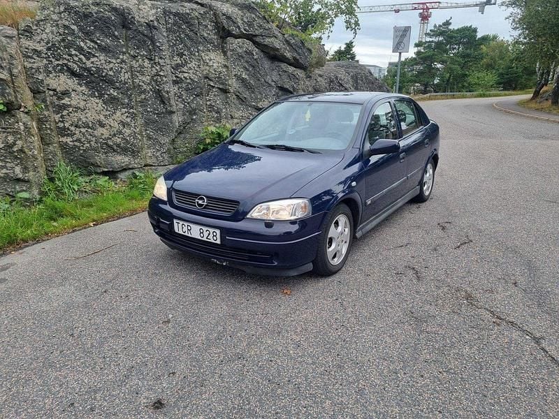 Blå Begagnad 2002 Opel Astra Halvkombi | 13 500 kr (Marknadspris) - Bild 1/4