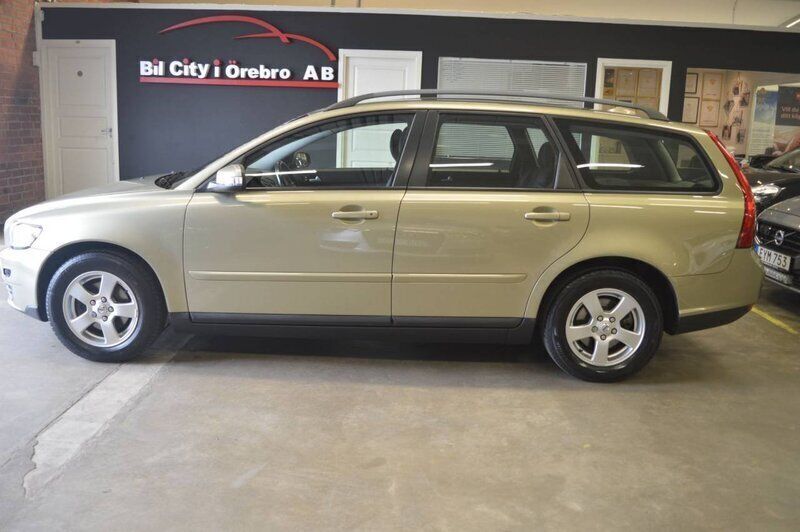 Grön Begagnad 2008 Volvo V50 Kombi | 59 900 kr (Marknadspris) - Bild 1/4