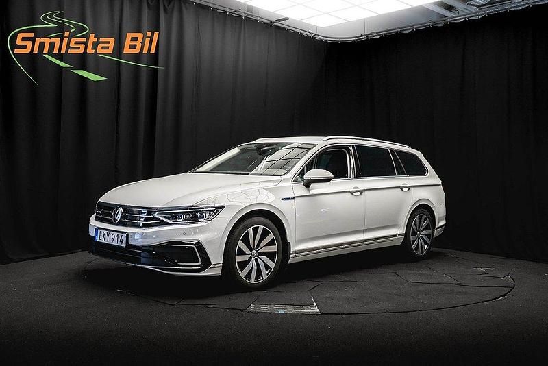 Vit Begagnad 2019 VW Passat GTE Kombi | 229 600 kr (Marknadspris) - Bild 1/3