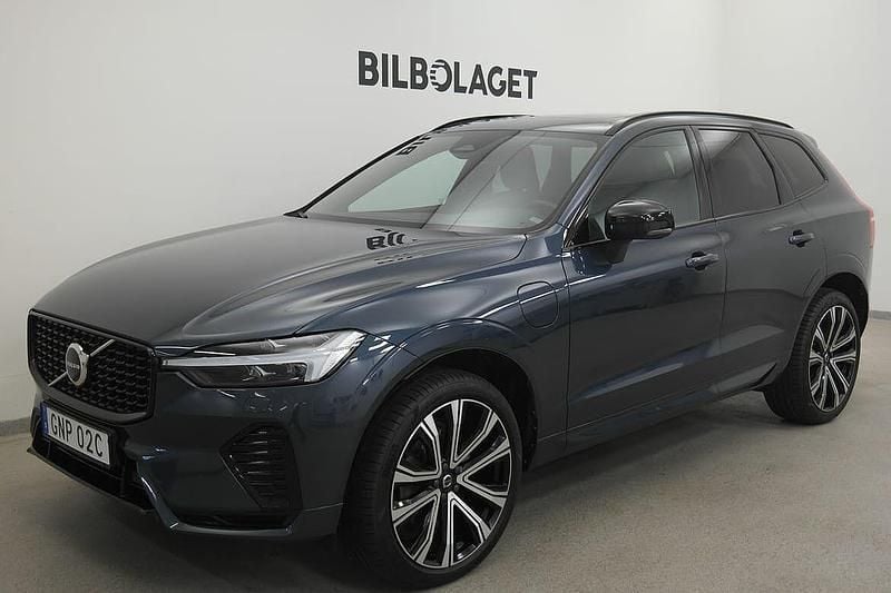 Mörkblå Begagnad 2021 Volvo XC60 R-Design SUV | 465 500 kr (Marknadspris) - Bild 1/4