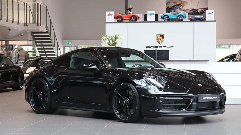 Svart Begagnad 2024 Porsche 911 Carrera GTS Sportkupé | 1 695 000 kr (Superpris) - Bild 1/4