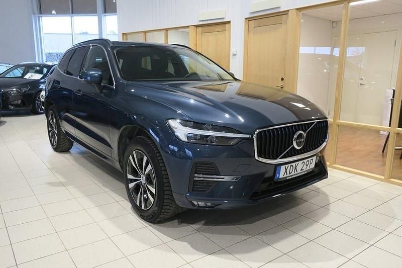 Begagnad Volvo XC60 Momentum 197 HK (144 kW) 2021 Mörkblå SUV