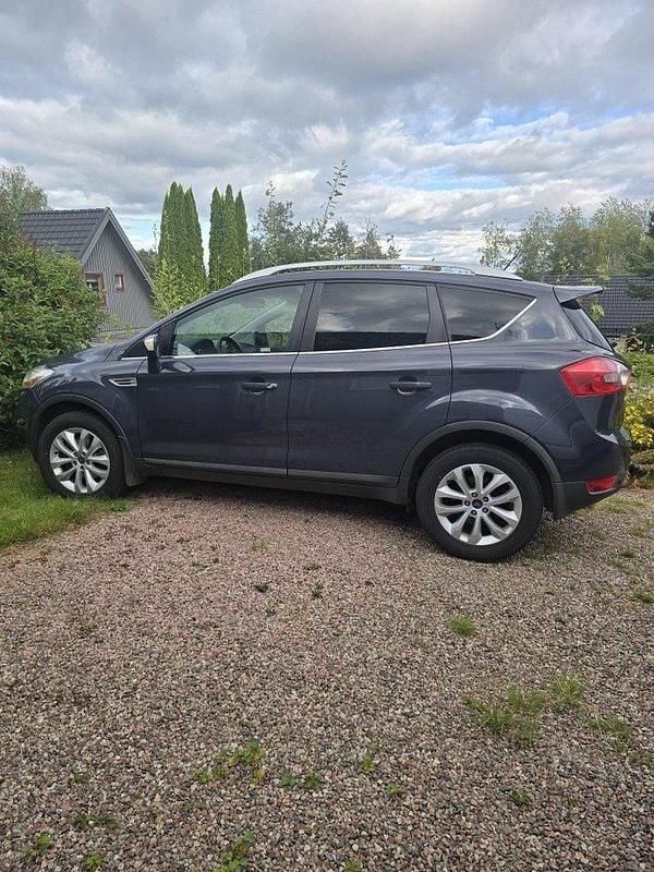 Grå Begagnad 2011 Ford Kuga Titanium SUV | 73 000 kr (Marknadspris) - Bild 1/4