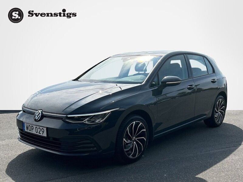 Grå Begagnad 2022 VW Golf VIII Life Kombi | 238 900 kr (Bra pris) - Bild 1/4