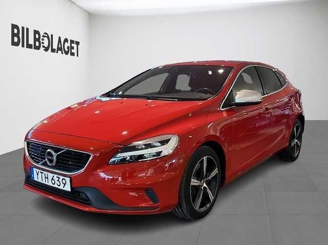 Röd Begagnad 2018 Volvo V40 R-Design Halvkombi | 219 800 kr (Marknadspris) - Bild 1/4
