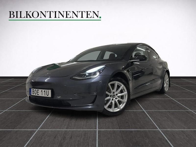 Grå Begagnad 2019 Tesla Model 3 Long Range AWD Sedan | 209 800 kr (Marknadspris) - Bild 1/4
