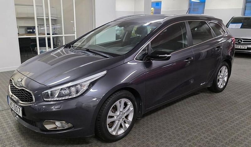 Grå Begagnad 2015 Kia Ceed Sportswagon Comfort Kombi | 119 900 kr (Dyr) - Bild 1/4