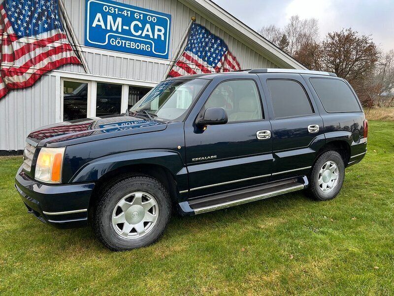 Mörkblå Begagnad 2005 Cadillac Escalade SUV | 95 000 kr (Marknadspris) - Bild 1/4