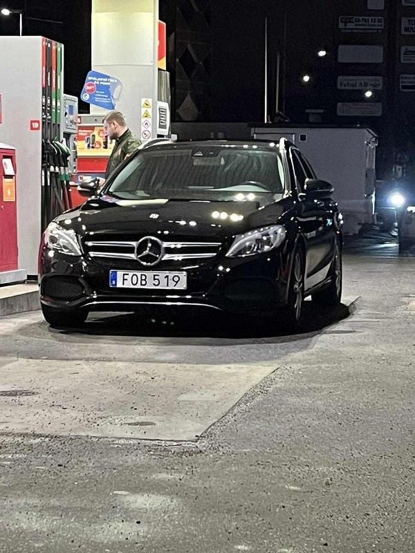 Svart Begagnad 2018 Mercedes C220 Avantgarde Kombi | 195 000 kr (Bra pris) - Bild 1/4