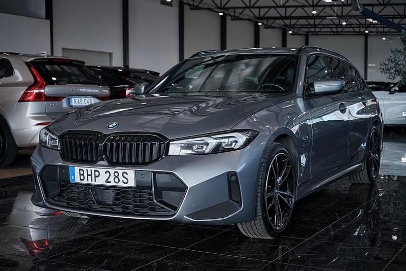 Begagnad BMW 330e M Sport 184 HK (135 kW) 2022 Grå Kombi