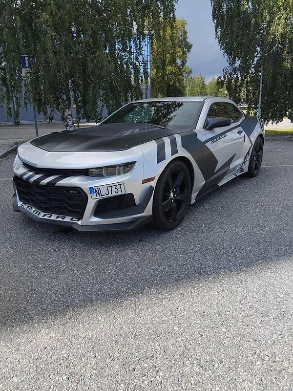 Silver Begagnad 2012 Chevrolet Camaro SS Sportkupé | 289 000 kr (Superpris) - Bild 1/4