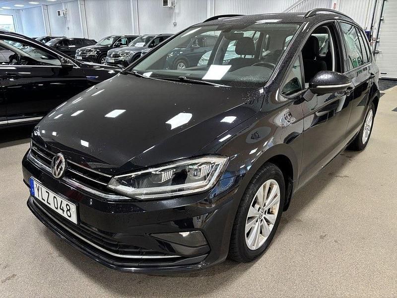 Svart Begagnad 2018 VW Golf VII Halvkombi | 169 900 kr (Marknadspris) - Bild 1/4