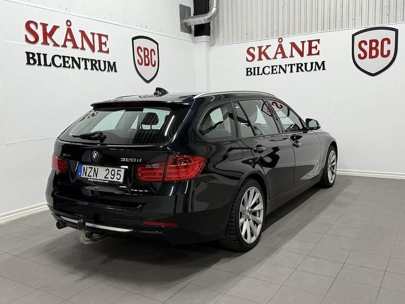 Begagnad BMW 320 184 HK (135 kW) 2013 Svart Kombi