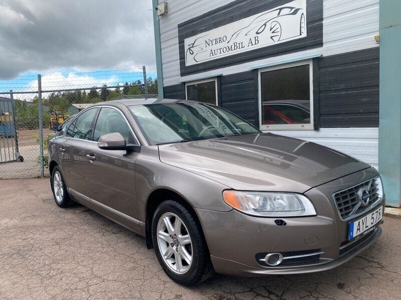 Grå Begagnad 2006 Volvo S80 Momentum Sedan | 59 900 kr (Marknadspris) - Bild 1/4