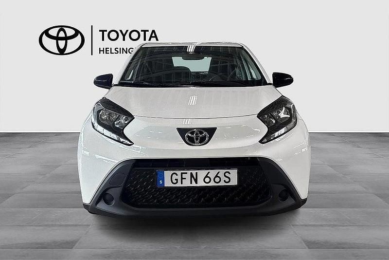 Begagnad Toyota Aygo X X-play 72 HK (52 kW) 2022 Vit SUV