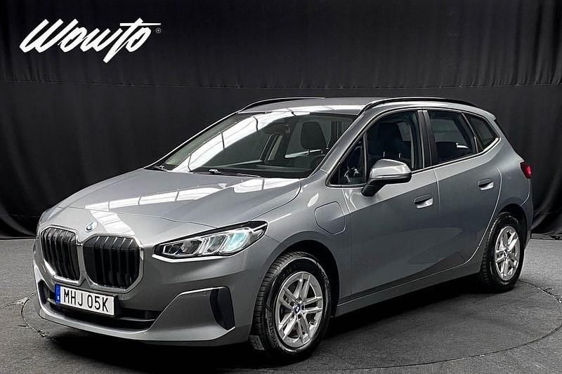 Skyscraper grey metallic Begagnad 2024 BMW 225 Active Tourer Minibuss | 319 800 kr (Marknadspris) - Bild 1/3