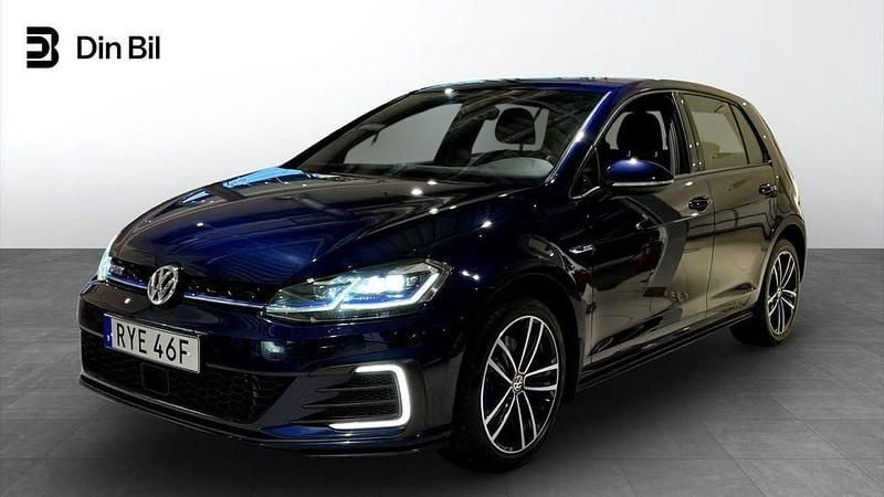 Mörkblå Begagnad 2020 VW Golf VII Active Kombi | 224 900 kr (Marknadspris) - Bild 1/4