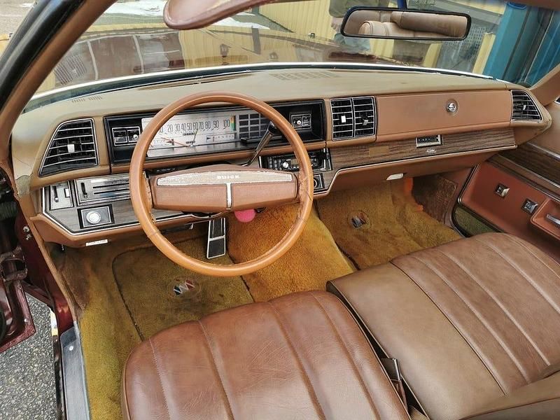 Begagnad Buick Le Sabre 282 HK (207 kW) 1975 Röd metallic