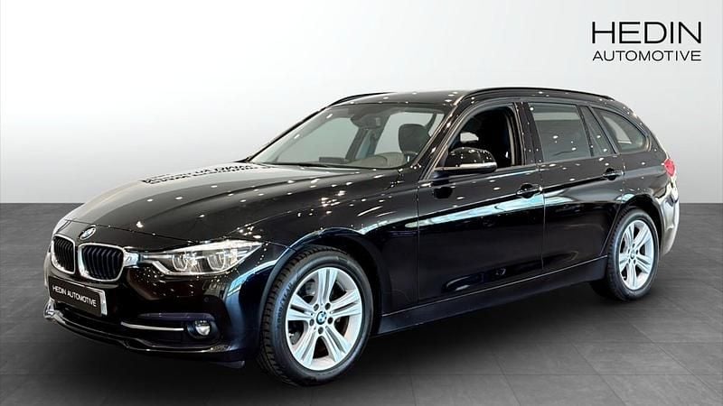 Begagnad 2019 BMW 320 Sport Line Kombi | 219 700 kr (Superpris) - Bild 1/4
