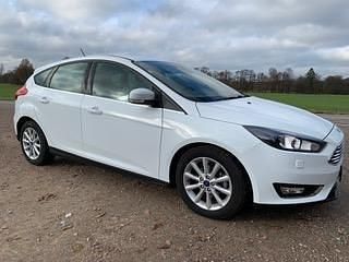 Vit Begagnad 2018 Ford Focus Titanium Halvkombi | 102 000 kr (Bra pris) - Bild 1/4