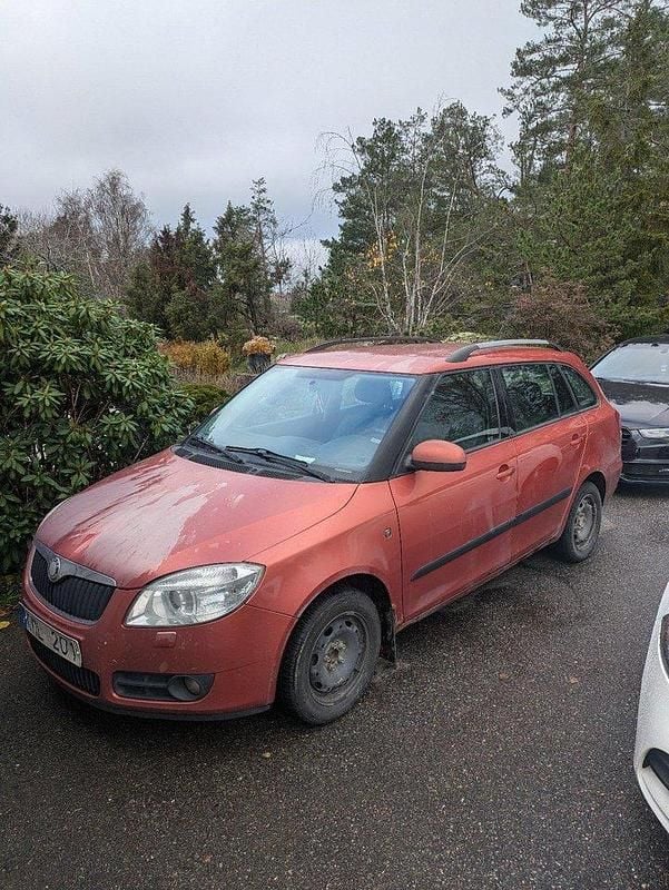 Orange Begagnad 2008 Skoda Fabia Kombi | 19 000 kr (Marknadspris) - Bild 1/4