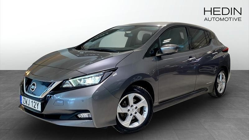 Begagnad Nissan Leaf N-Connecta 110 kW (150 HK) 2022 Svart Halvkombi