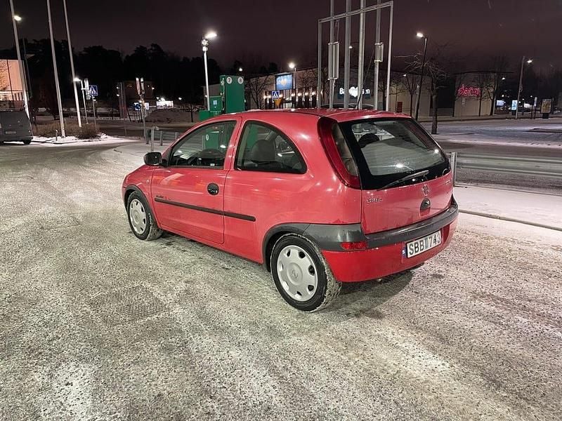 Begagnad Opel Corsa 75 HK (55 kW) 2001 Röd Halvkombi