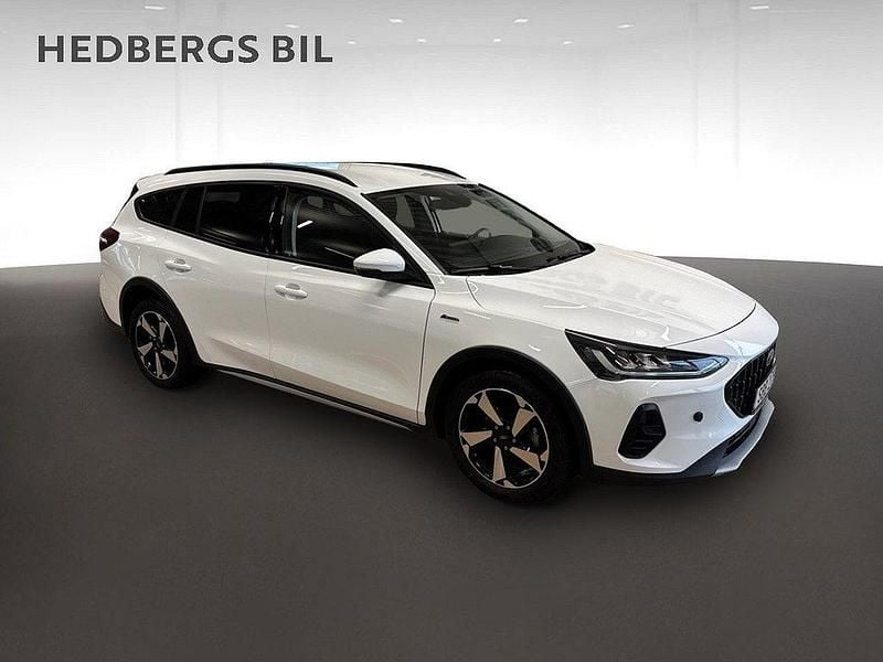 Vit Begagnad 2022 Ford Focus Kombi | 204 900 kr (Marknadspris) - Bild 1/4