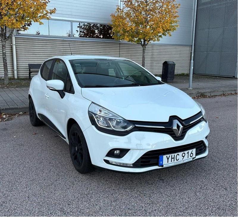 Vit Begagnad 2017 Renault Clio IV Expression Halvkombi | 74 900 kr (Marknadspris) - Bild 1/4