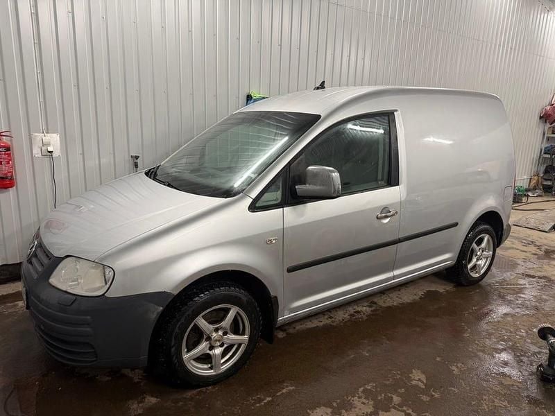Begagnad VW Caddy 105 HK (77 kW) 2010 Silver Minibuss