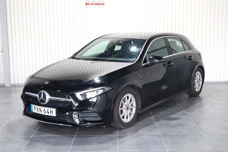 Svart Begagnad 2019 Mercedes A180 AMG Halvkombi | 229 900 kr (Marknadspris) - Bild 1/4