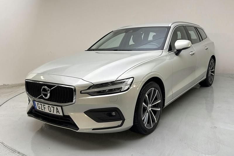 Vit Begagnad 2021 Volvo V60 Kombi | 259 350 kr (Superpris) - Bild 1/4