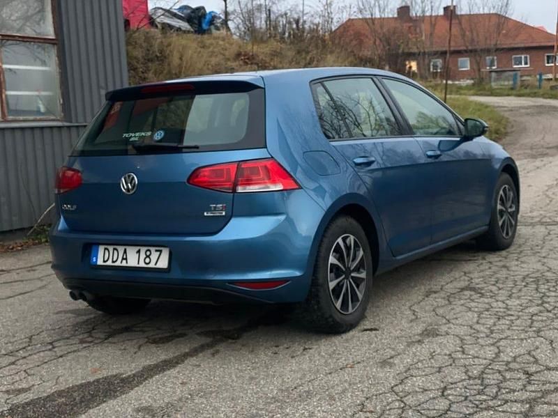 Begagnad VW Golf VII 122 HK (89 kW) 2015 Blå Halvkombi