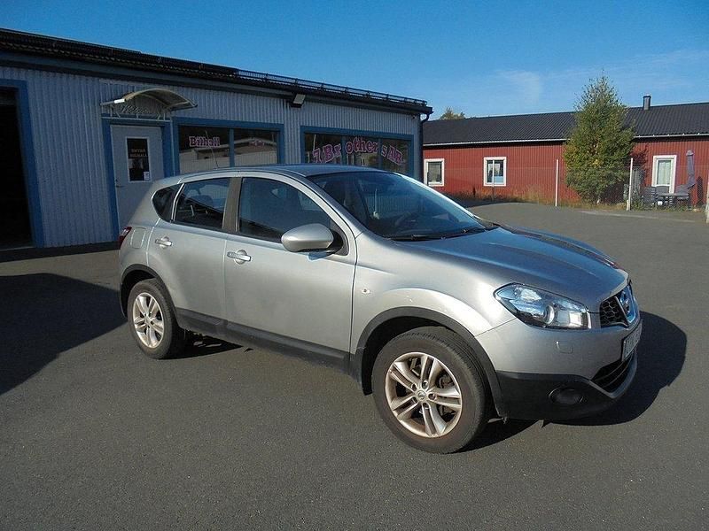 Silver Begagnad 2010 Nissan Qashqai SUV | 60 000 kr (Dyr) - Bild 1/4