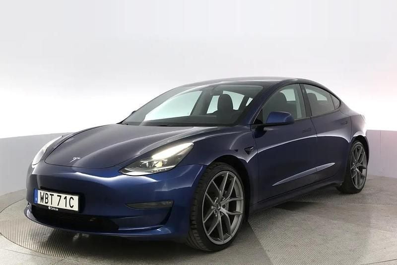 Blå Begagnad 2021 Tesla Model 3 Long Range AWD Sedan | 240 000 kr (Bra pris) - Bild 1/1