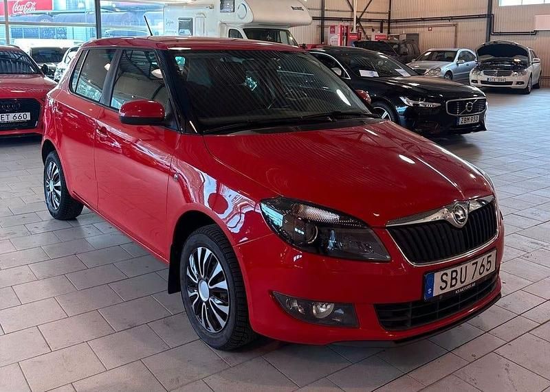 Begagnad Skoda Fabia Ambiente 86 HK (63 kW) 2014 Röd Halvkombi