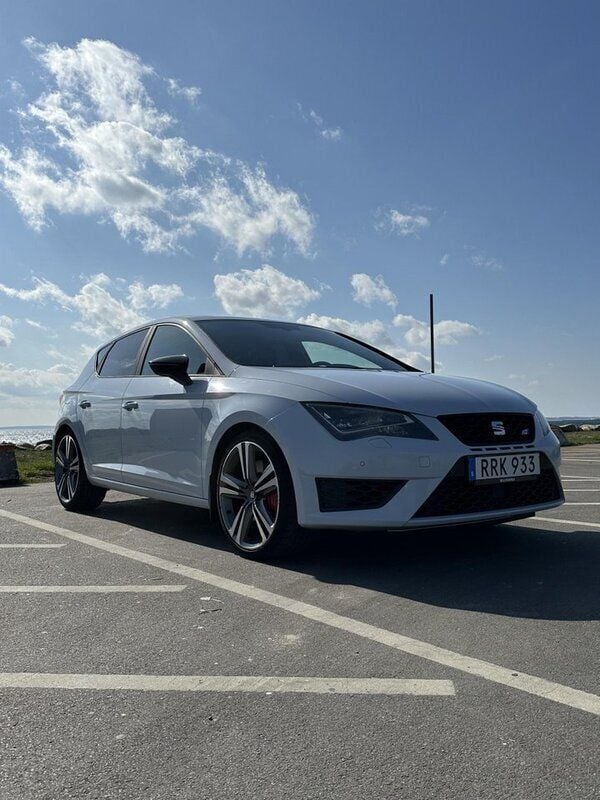 Grå Begagnad 2014 Seat Leon Halvkombi | 164 900 kr - Bild 1/4