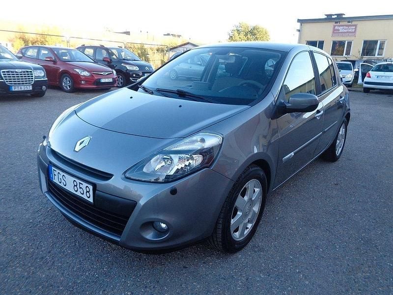 Grå Begagnad 2010 Renault Clio R.S. Halvkombi | 44 900 kr (Marknadspris) - Bild 1/4