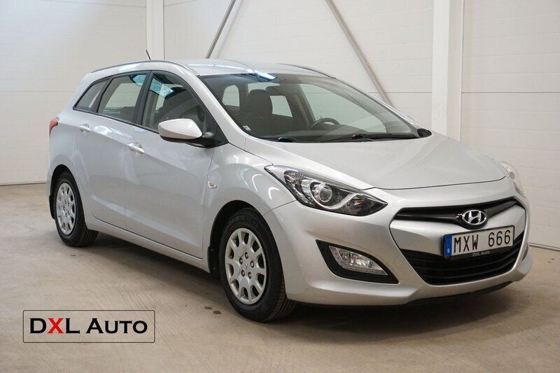 Silver Begagnad 2013 Hyundai i30 Kombi | 99 900 kr (Marknadspris) - Bild 1/4