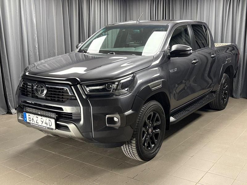 Mörkgrå (grå) Begagnad 2021 Toyota HiLux Pickup | 429 900 kr (Bra pris) - Bild 1/4