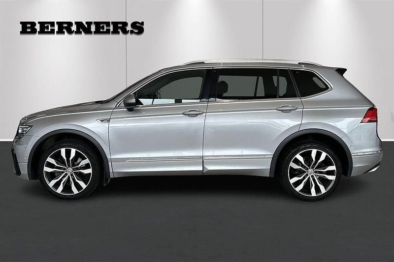 Silver Begagnad 2020 VW Tiguan Allspace R-line SUV | 309 900 kr (Bra pris) - Bild 1/4
