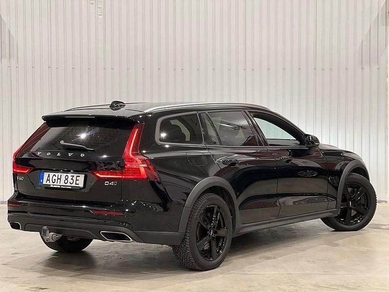 Begagnad Volvo V60 CC 190 HK (139 kW) 2020 Svart Kombi
