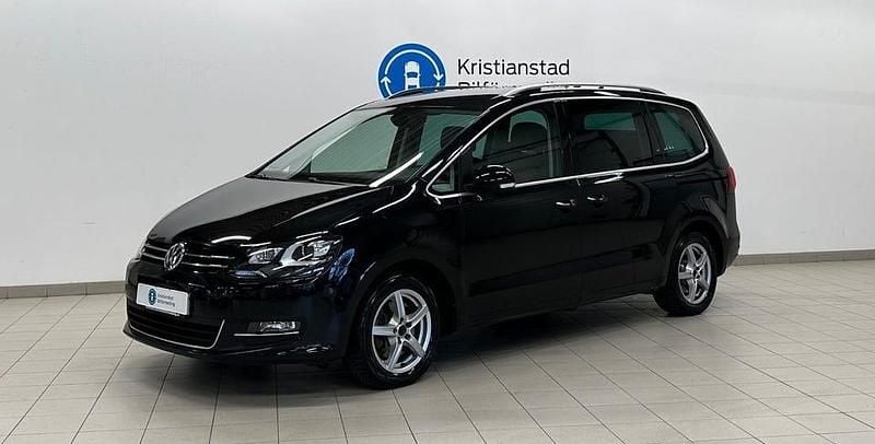 Svart Begagnad 2017 VW Sharan Minibuss | 199 900 kr (Bra pris) - Bild 1/4