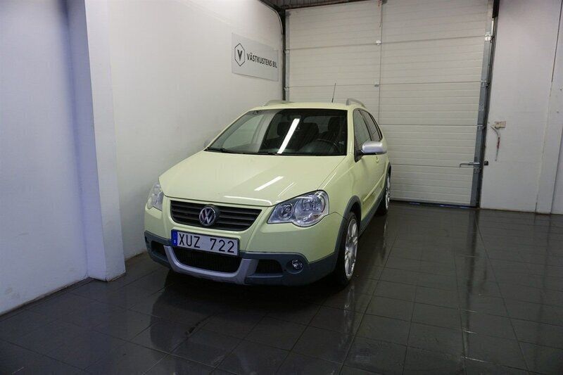 Ljusgrön Begagnad 2006 VW Polo Cross Halvkombi | 29 900 kr - Bild 1/4