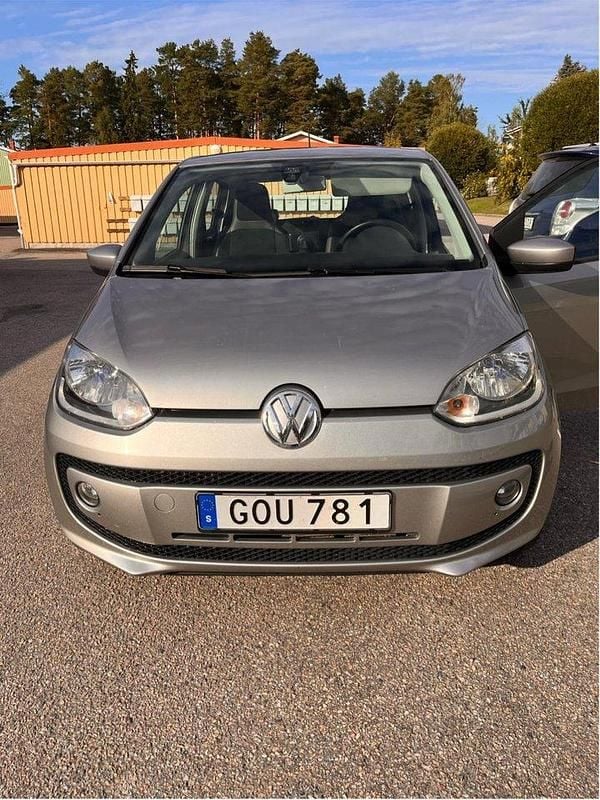 Silver Begagnad 2016 VW up! high up! Halvkombi | 72 000 kr (Marknadspris) - Bild 1/4
