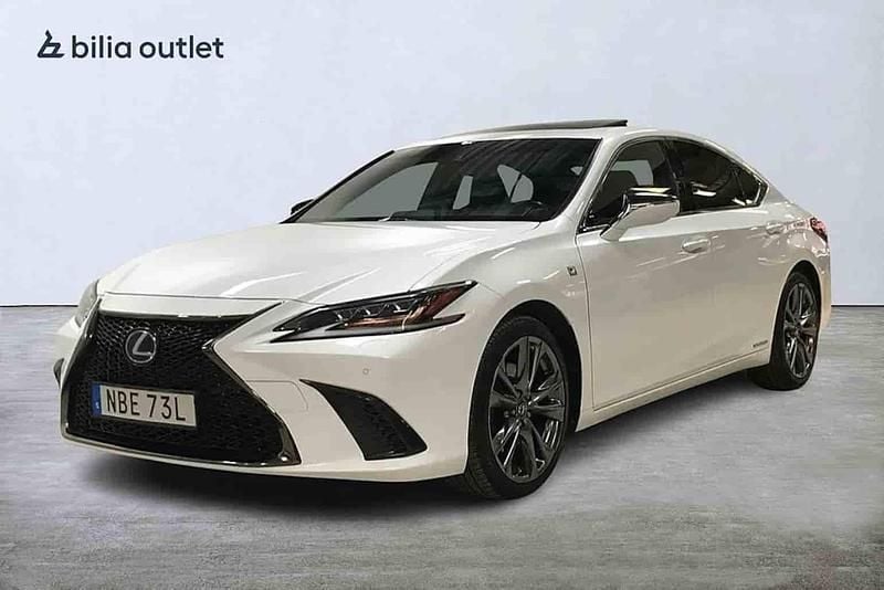 Vit Begagnad 2019 Lexus ES300H Sedan | 319 900 kr - Bild 1/1