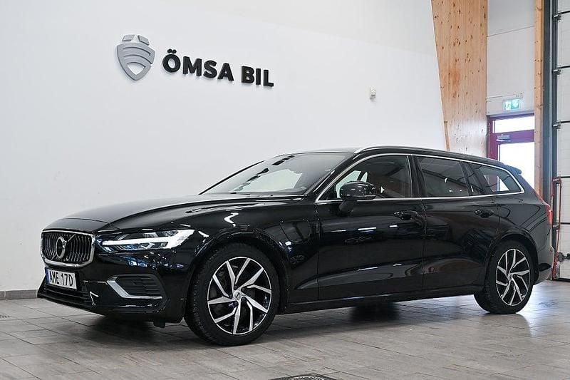 Begagnad Volvo V60 Core 253 HK (186 kW) 2022 Svart Kombi