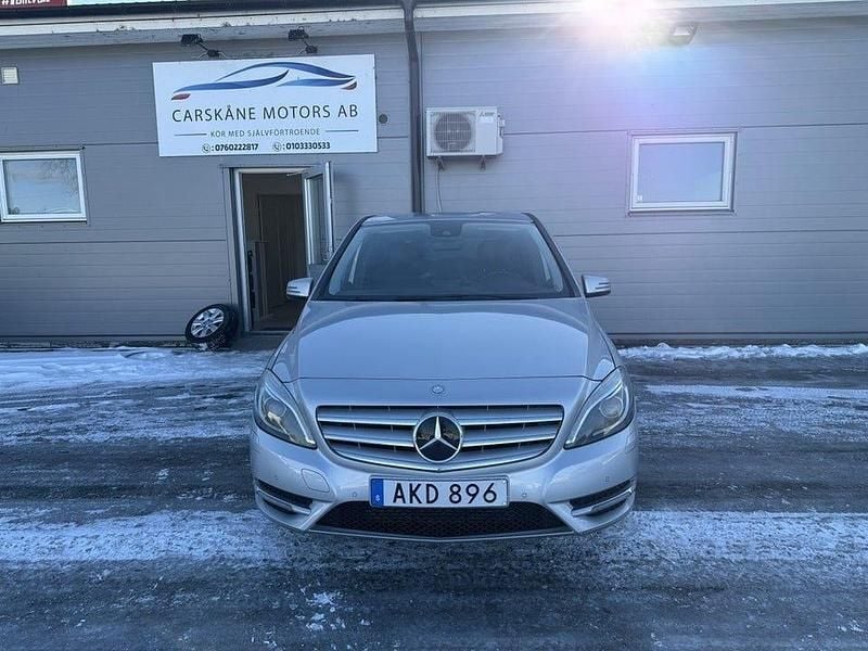 Begagnad Mercedes B180 109 HK (80 kW) 2013 Silver Minibuss