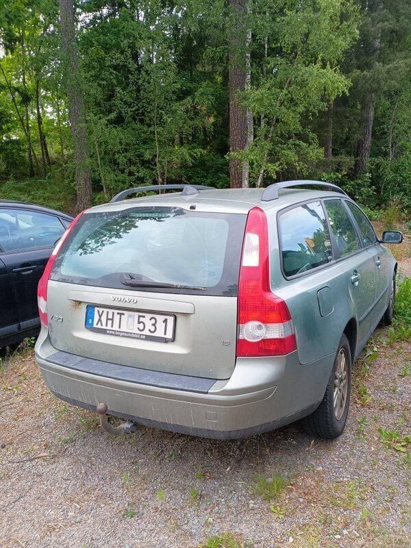Grön Begagnad 2006 Volvo V50 Kombi | 6 000 kr (Superpris) - Bild 1/4